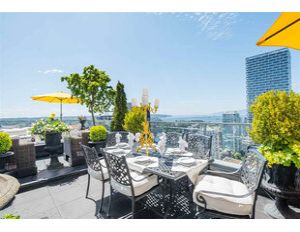 Furnished 3 Bed Condo in Vancouver Downtown