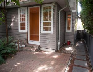 4 - 1576 Tatlow Avenue