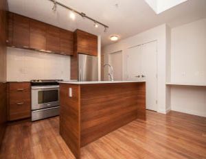 504 -1679 Lloyd Avenue