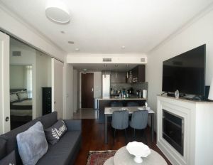 706 - 133 E Esplanade