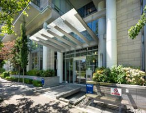 802 - 1633 Ontario St