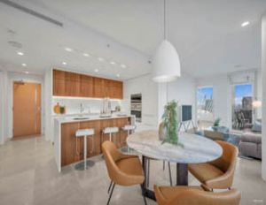 1904- 885 Cambie Street