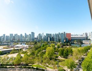 806 - 1708 Columbia St