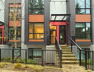 TH 77 - 3592 Hull St