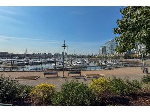 1101-1067 Marinaside Crescent