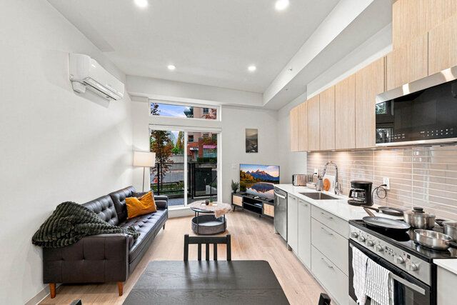 111-1529 Oxford Street