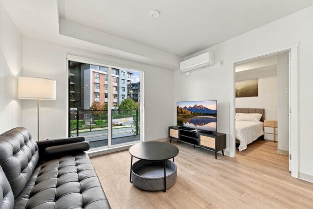 224-1529 Oxford Street