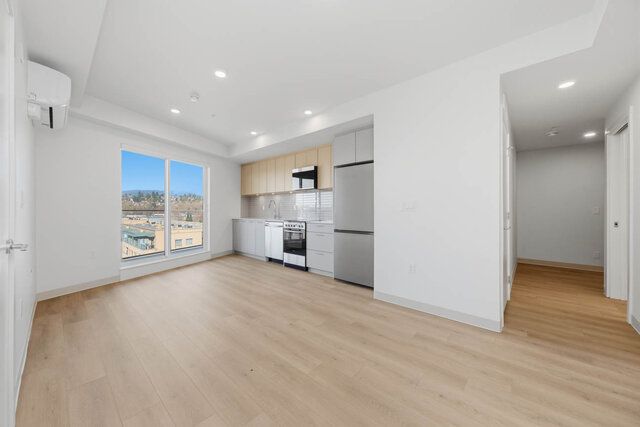 518-1529 Oxford Street