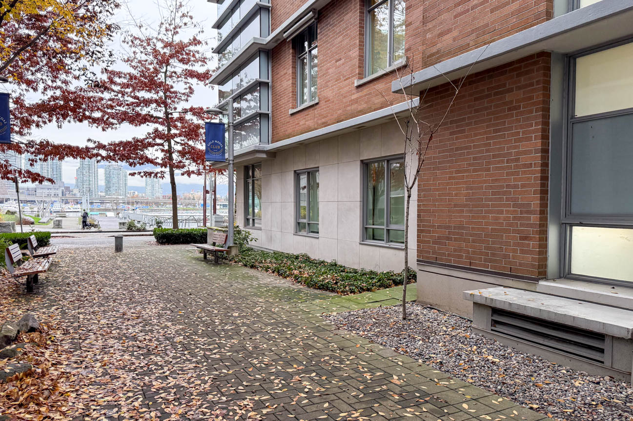 Compass - Amenity Photo 15 of 18