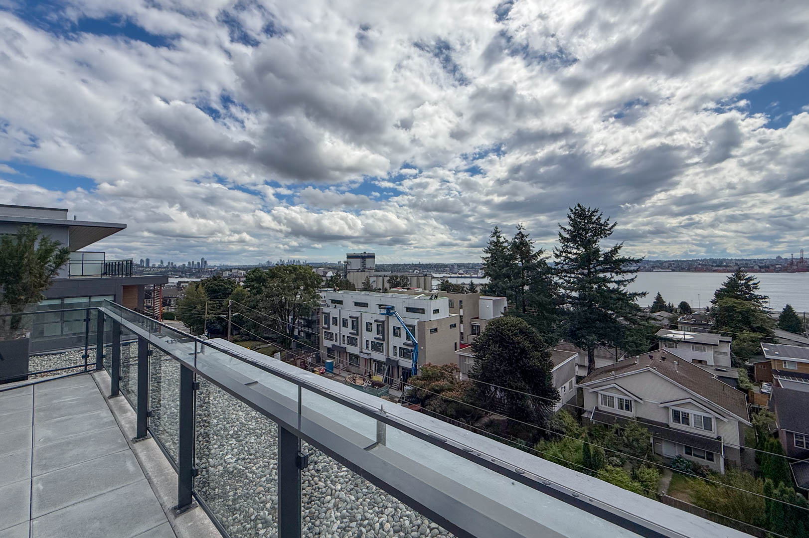 INNOVA - Amenity Photo 7 of 11