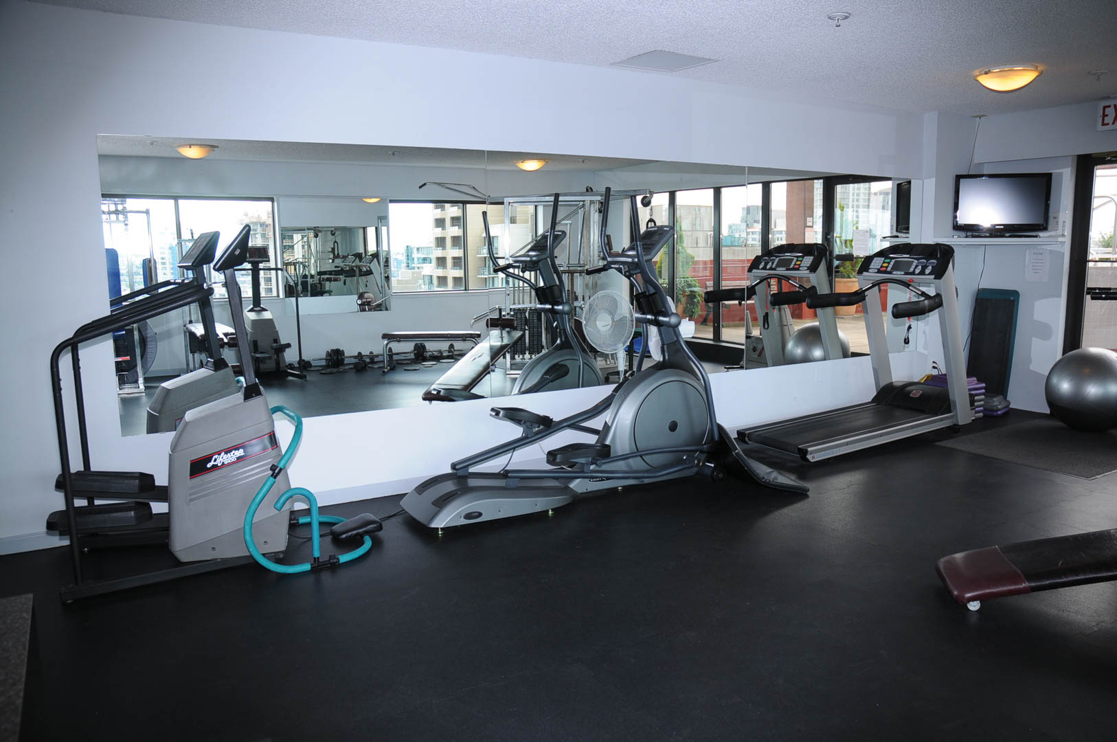 London Place - Amenity Photo 4 of 11