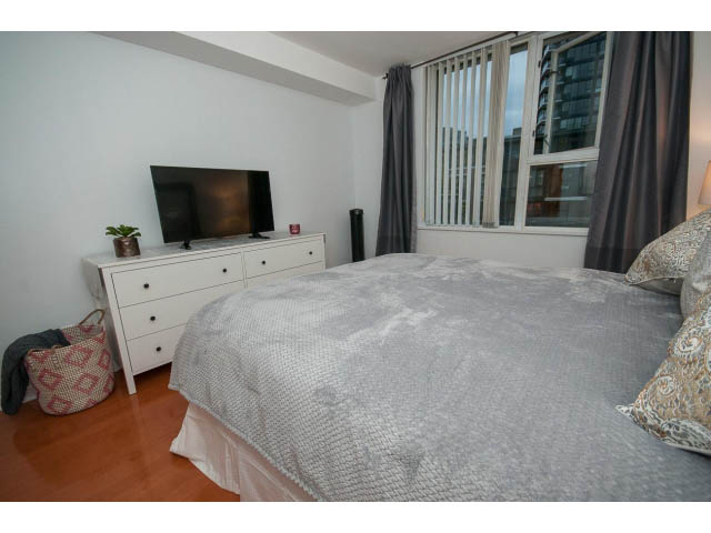 Furnished 2-bedroom condo with hardwood floors and a city view. - 407 - 1485 West 6th Ave, Vancouver West Side