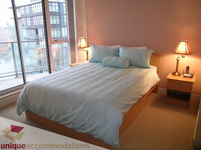 Spacious bedroom with city view and modern furnishings. - 3101 - 1408 Strathmore Mews, Vancouver Downtown