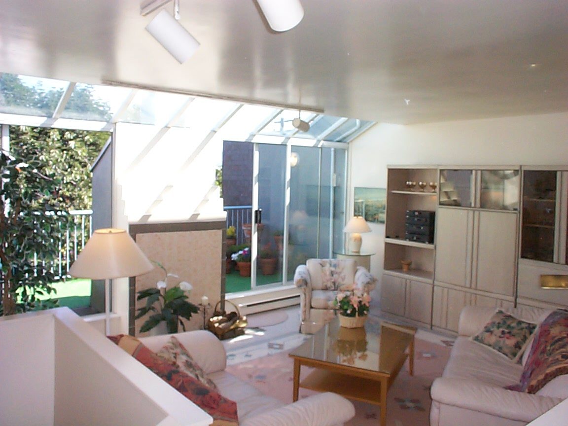 Bright sunroom with glass ceiling, large windows, and outdoor view. - 832 West 7th Avenue, Vancouver West Side