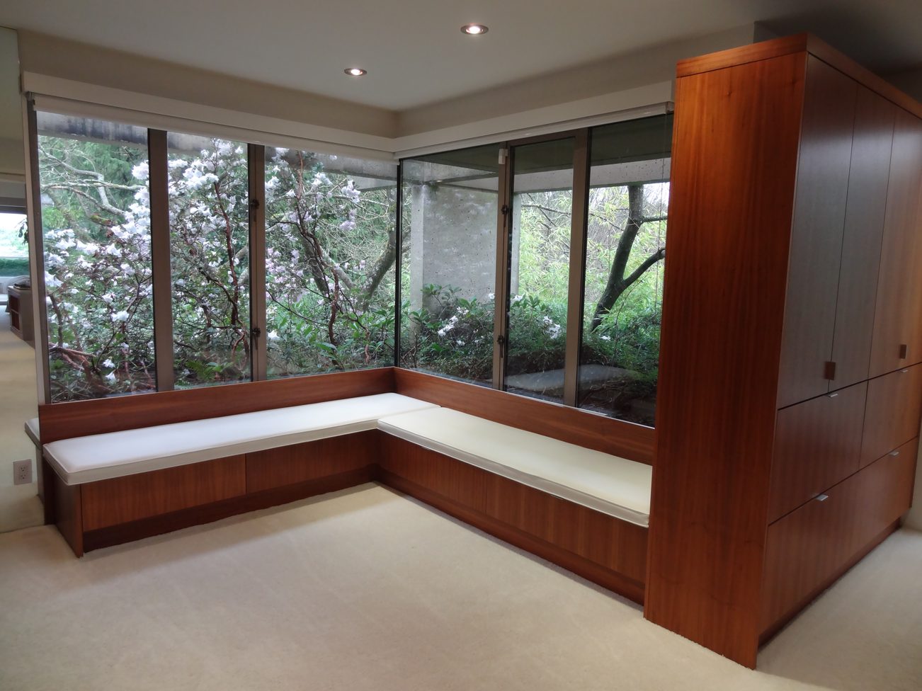 Furnished den with built-in seating and large windows overlooking greenery. - 2898 Bellevue Avenue, West Vancouver