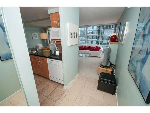 801 - 1077 Marinaside Cres - Condo - Yaletown - Photo 2 of 32