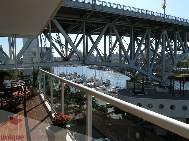 Bright living room with city view and modern furnishings. - 706 - 1600 Howe Street, Vancouver Downtown