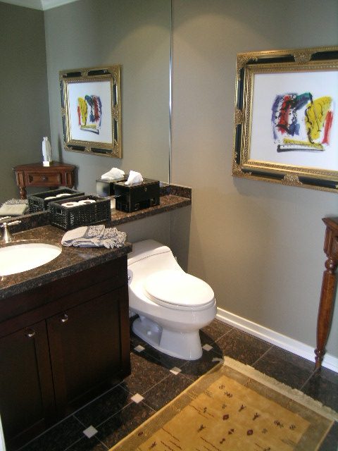 Spacious bathroom with granite countertops, framed artwork, and a cozy corner. - 1035 Marinaside Crescent, Vancouver Downtown
