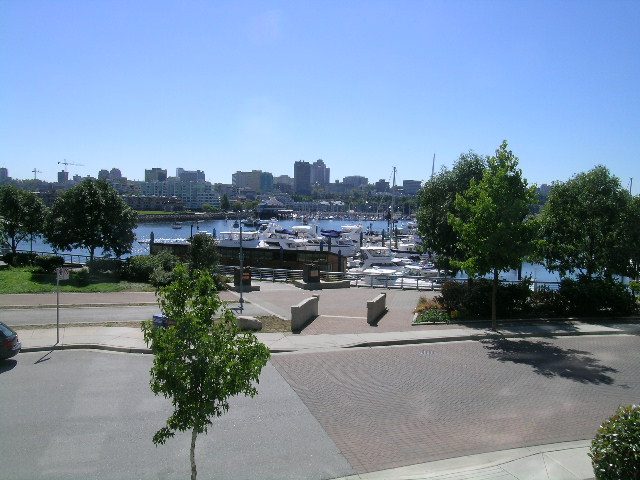 Spacious 2-bedroom + den townhouse with a stunning city view and waterfront access. - 1035 Marinaside Crescent, Vancouver Downtown