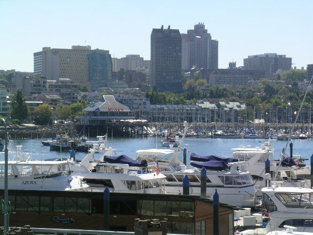 Spacious 2-bedroom + den townhouse with a stunning city view from the marina. - 1035 Marinaside Crescent, Vancouver Downtown