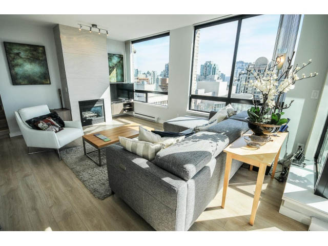 Bright living room with city view, hardwood floors, and modern furnishings. - 1804 - 1003 Burnaby Street, Vancouver Downtown