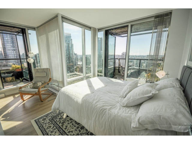 Bright living room with city view and modern furnishings. - 1804 - 1003 Burnaby Street, Vancouver Downtown