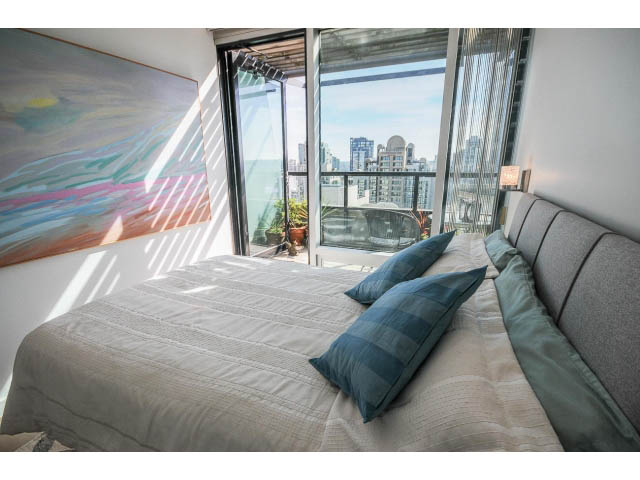 Bright bedroom with city view and modern furnishings. - 1804 - 1003 Burnaby Street, Vancouver Downtown