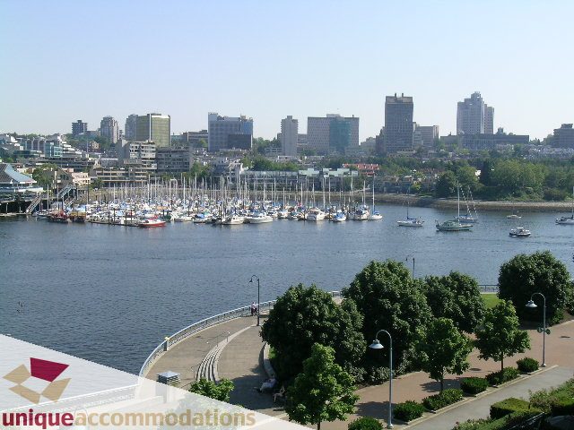 Furnished 2-bedroom + den townhouse with a stunning city view and marina access. - 322 - 1228 Marinaside Crescent, Vancouver Downtown