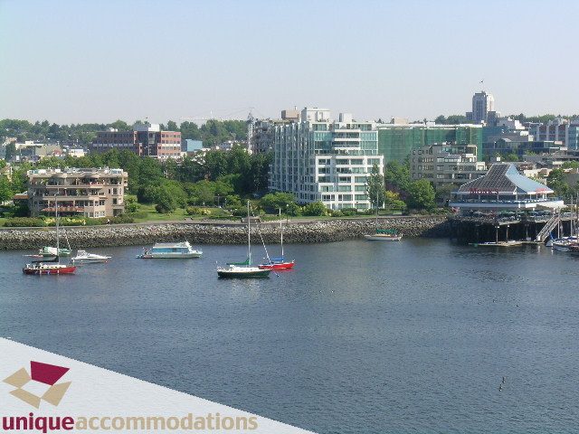 Furnished 2-bedroom + den townhouse with a stunning city view and waterfront access. - 322 - 1228 Marinaside Crescent, Vancouver Downtown