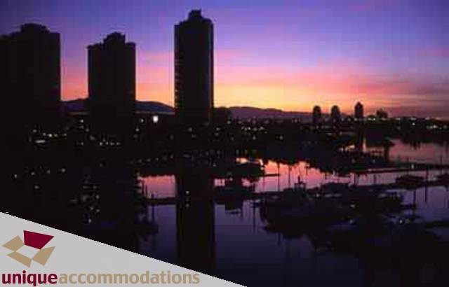 Furnished 2-bedroom + den townhouse with a stunning city view at sunset. - 322 - 1228 Marinaside Crescent, Vancouver Downtown