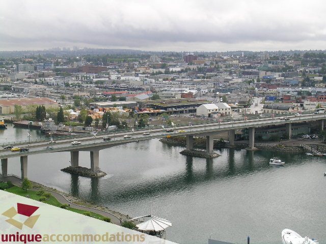 Furnished 2-bedroom + den with stunning city view and waterfront access. - 2502 - 1077 Marinaside Crescent, Vancouver Downtown