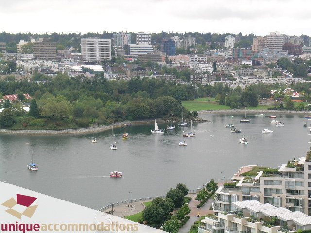 Furnished 2-bedroom + den condo with a stunning city view and waterfront access. - 2502 - 1077 Marinaside Crescent, Vancouver Downtown