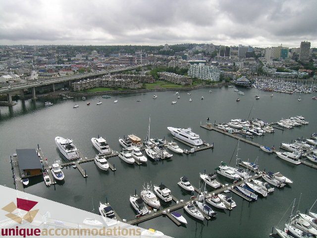 Furnished 2-bedroom + den condo with stunning marina view. - 2502 - 1077 Marinaside Crescent, Vancouver Downtown