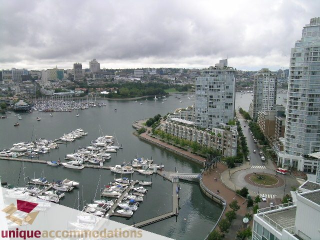 Furnished 2-bedroom + den condo with a stunning city view and marina access. - 2502 - 1077 Marinaside Crescent, Vancouver Downtown