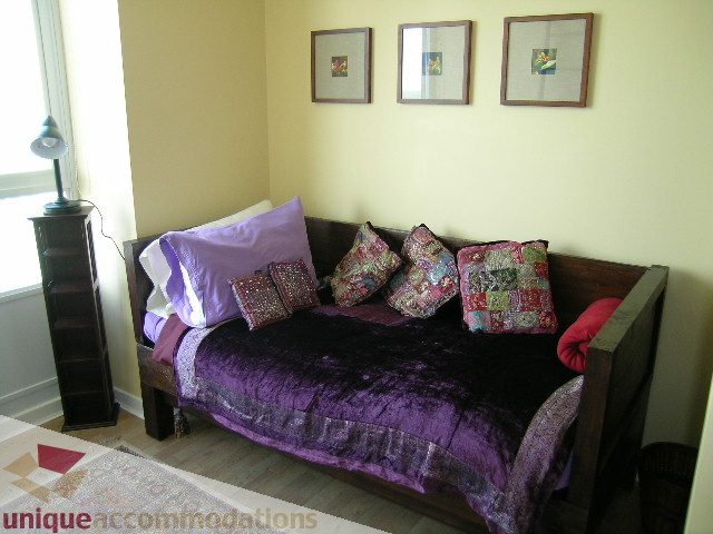 Furnished living room with purple accents and framed artwork on the wall. - 3607 - 1033 Marinaside Crescent, Vancouver Downtown
