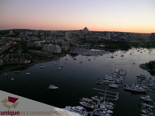 Furnished 3-bedroom + den condo with stunning city view and marina access. - 3607 - 1033 Marinaside Crescent, Vancouver Downtown