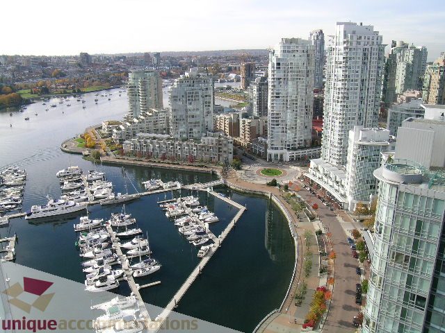 Spacious 3-bedroom + den condo with stunning city view and waterfront access. - 3607 - 1033 Marinaside Crescent, Vancouver Downtown