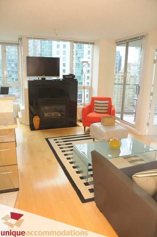 Spacious living room with hardwood floors, city view, and modern furnishings. - 3101 - 1328 W. Pender Street, Vancouver Downtown