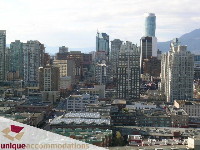 Furnished 1-bedroom + den with city view and modern furnishings. - 3101 - 1033 Marinaside Crescent, Vancouver Downtown