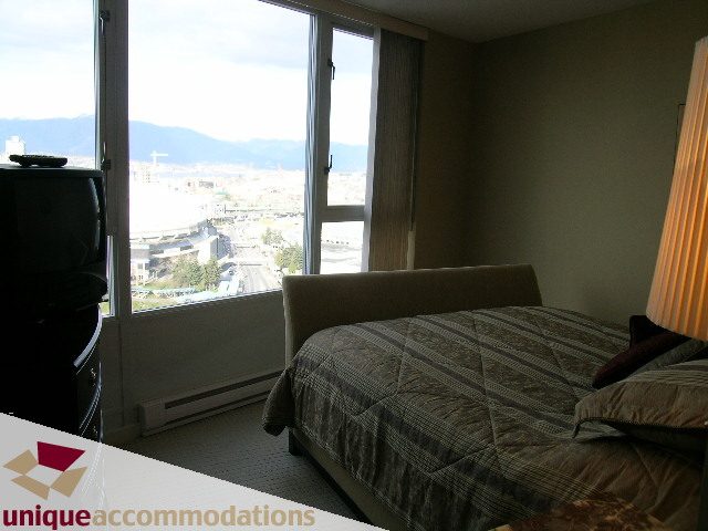 Furnished 1-bedroom + den with city view and comfortable seating. - 3101 - 1033 Marinaside Crescent, Vancouver Downtown