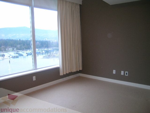 Spacious den with large windows offering a city view, neutral carpet and walls. - 2101 - 1281 West Cordova Street, Vancouver Downtown