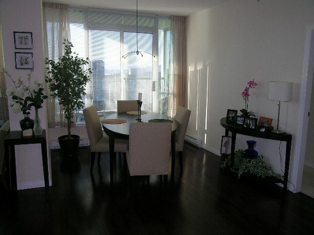Spacious living room with hardwood floors, city view, and modern decor. - 3301 - 1328 W. Pender Street, Vancouver Downtown