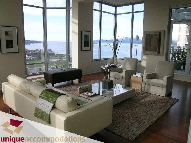 Bright living room with large windows, city view, hardwood floors, and modern furnishings. - 2901 - 1005 Beach Avenue, Vancouver Downtown
