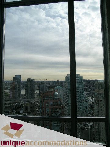 Furnished 3-bedroom + den with stunning city view from large windows. - 2901 - 1005 Beach Avenue, Vancouver Downtown