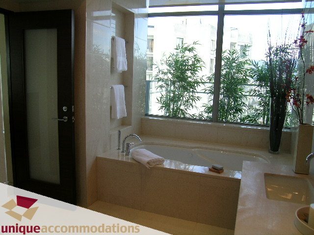 Bathroom with large window, city view, and modern fixtures. - 2901 - 1005 Beach Avenue, Vancouver Downtown