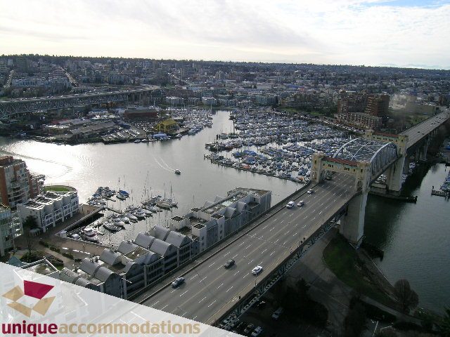 Furnished 3-bedroom + den condo with stunning city view and waterfront access. - 2901 - 1005 Beach Avenue, Vancouver Downtown