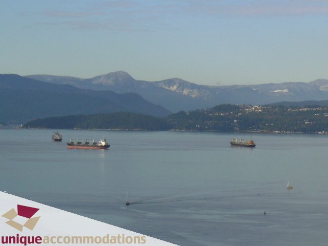 Furnished 3-bedroom + den with stunning city view and mountain backdrop. - 2901 - 1005 Beach Avenue, Vancouver Downtown