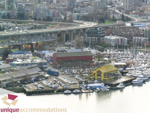 Furnished 3-bedroom + den condo with a stunning city view and waterfront access. - 2901 - 1005 Beach Avenue, Vancouver Downtown