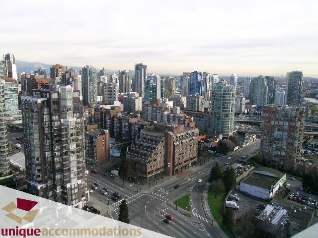 Furnished 3-bedroom + den condo with stunning city view. - 2901 - 1005 Beach Avenue, Vancouver Downtown