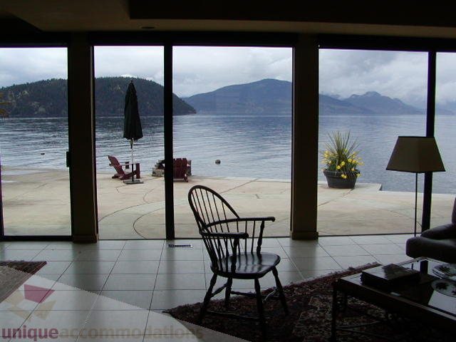 Living room with large windows, view of mountains and water, modern furniture. - 2 Strachan Point Road, West Vancouver